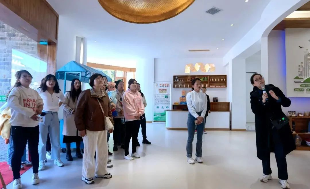 1740965587633403.jpg 98a8ccef9deb76af8bf9d99bddf3897f.jpg