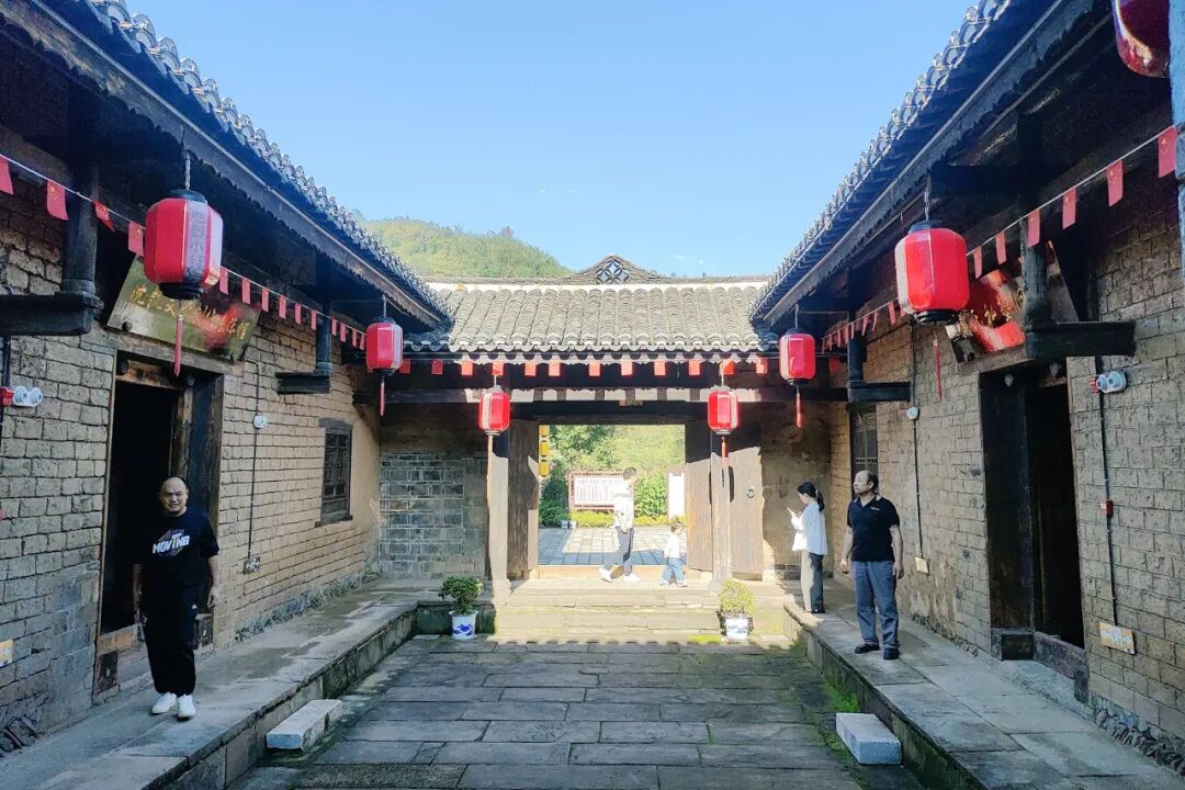 1759970930949401.jpg 9.jpg